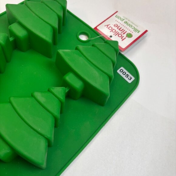 Holiday Silicone Christmas Tree Mold For Baking & Crafting - Picture 3 of 3